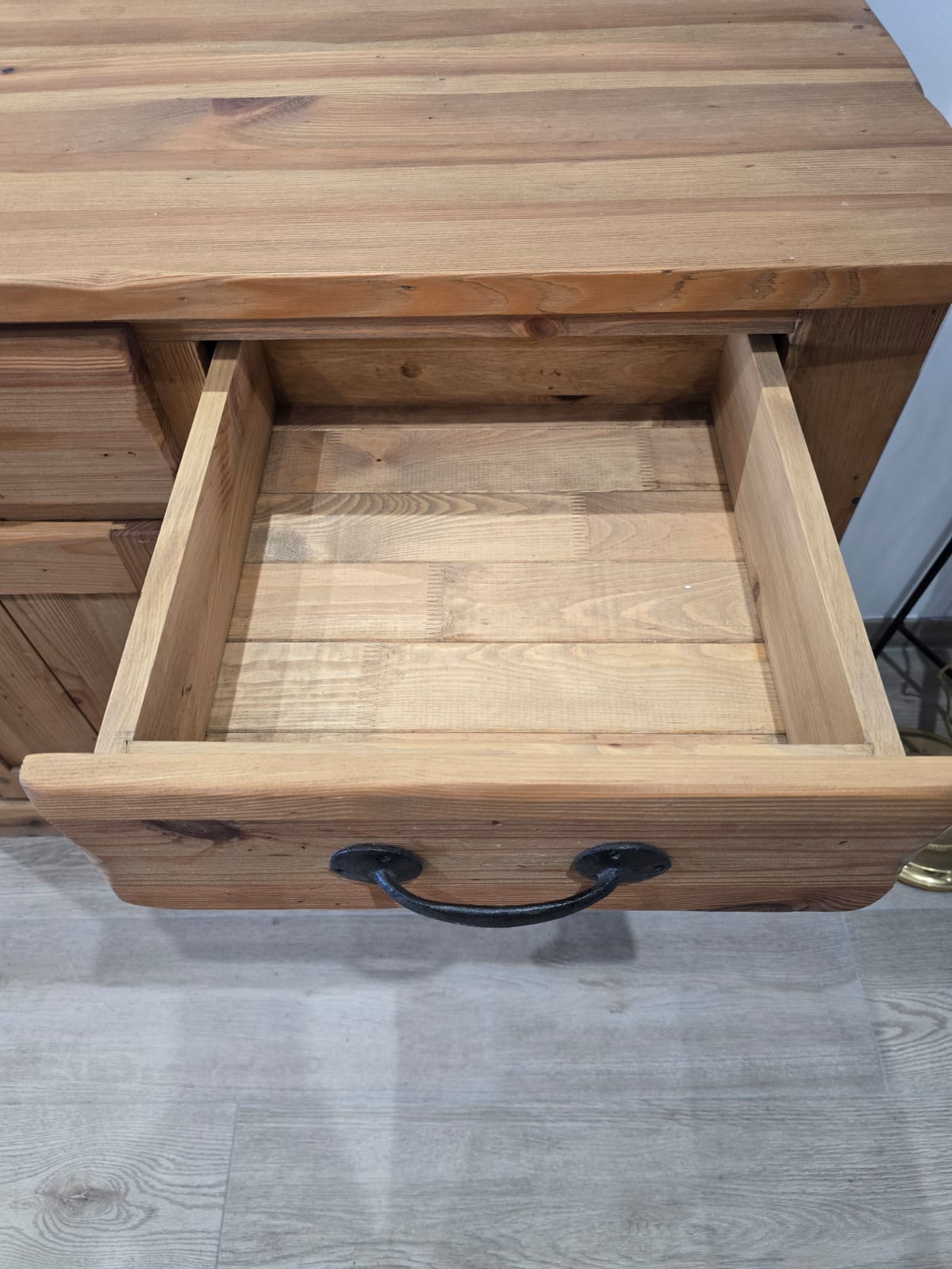 Buffet rustique en pin massif