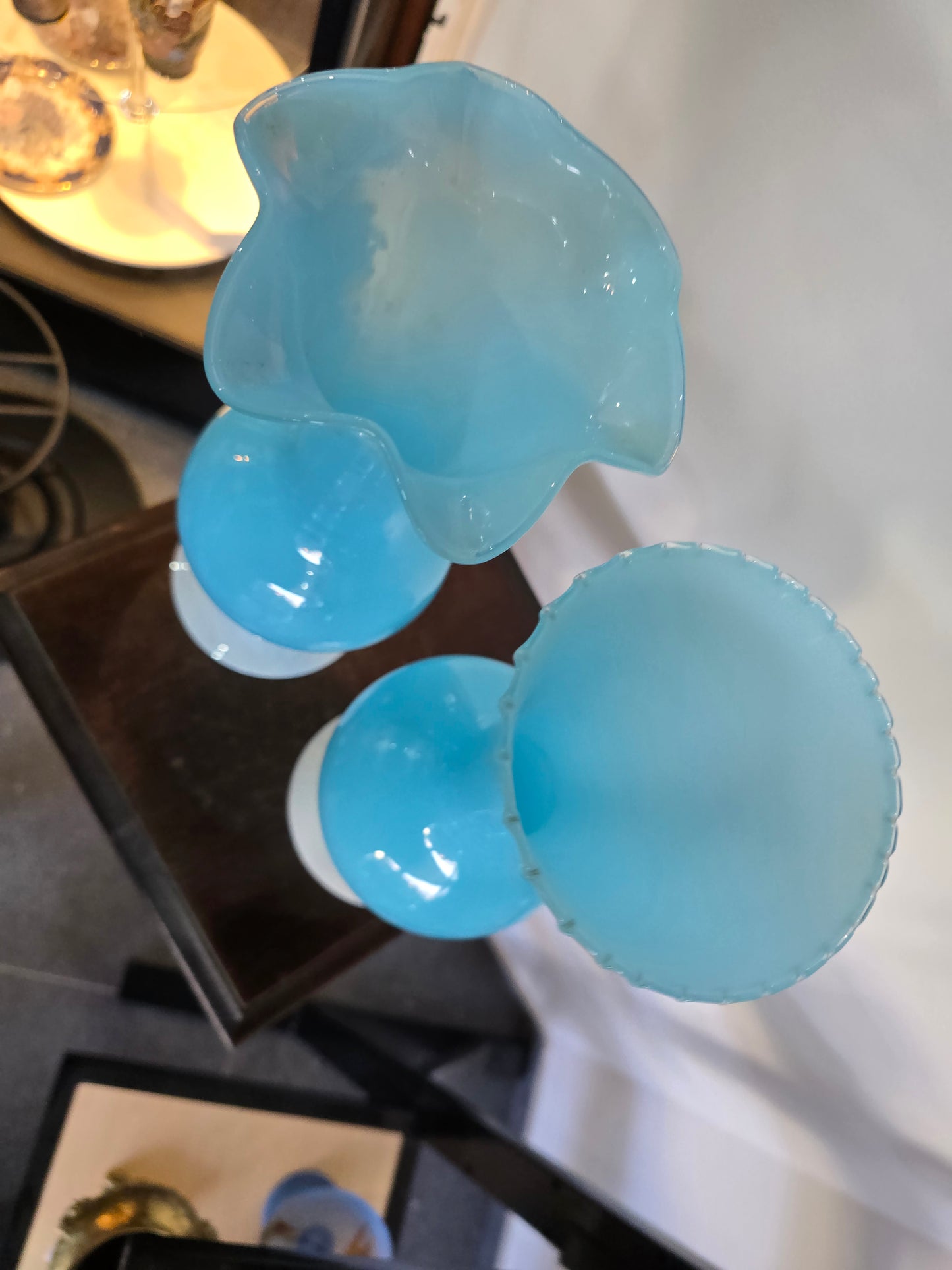 Paire de vase en verre soufflé bleu opalin – H. 35 cm