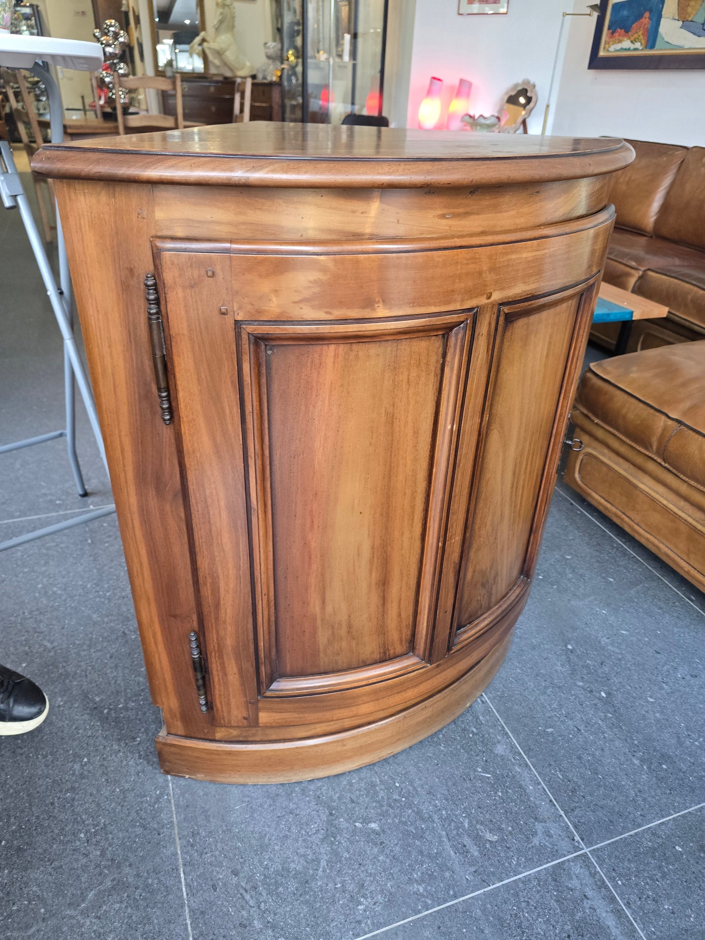 Encoignure galbée en bois – Style classique