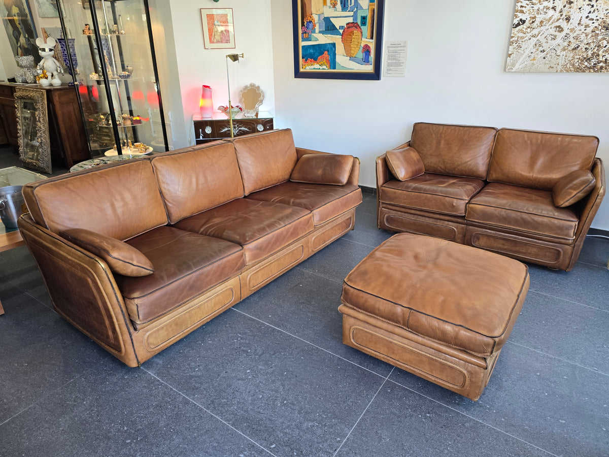 Salon Roche Bobois vintage années 80 – Cuir de buffle cognac – 2 canapés + pouf