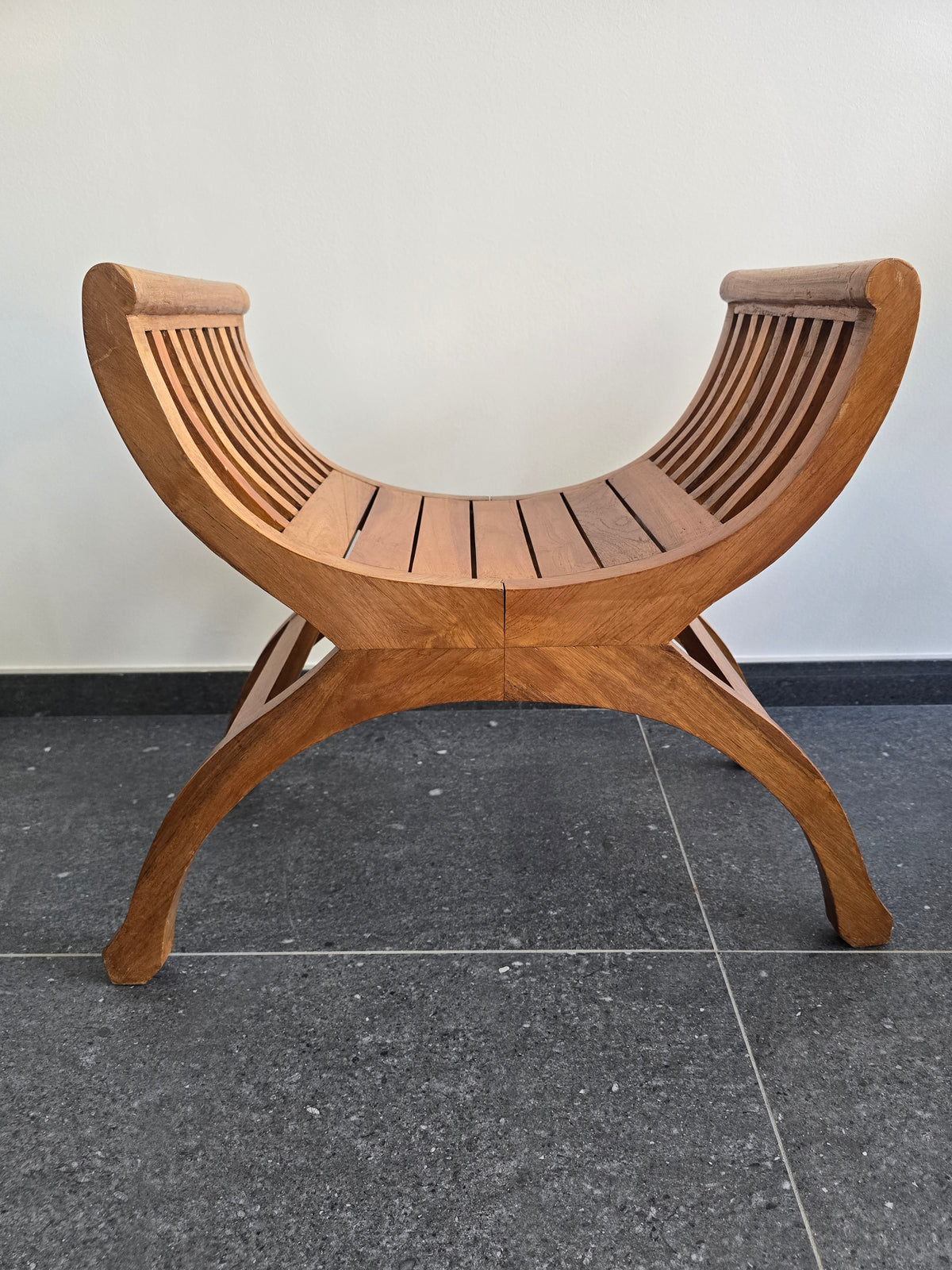 Fauteuil Yuyu en teck massif