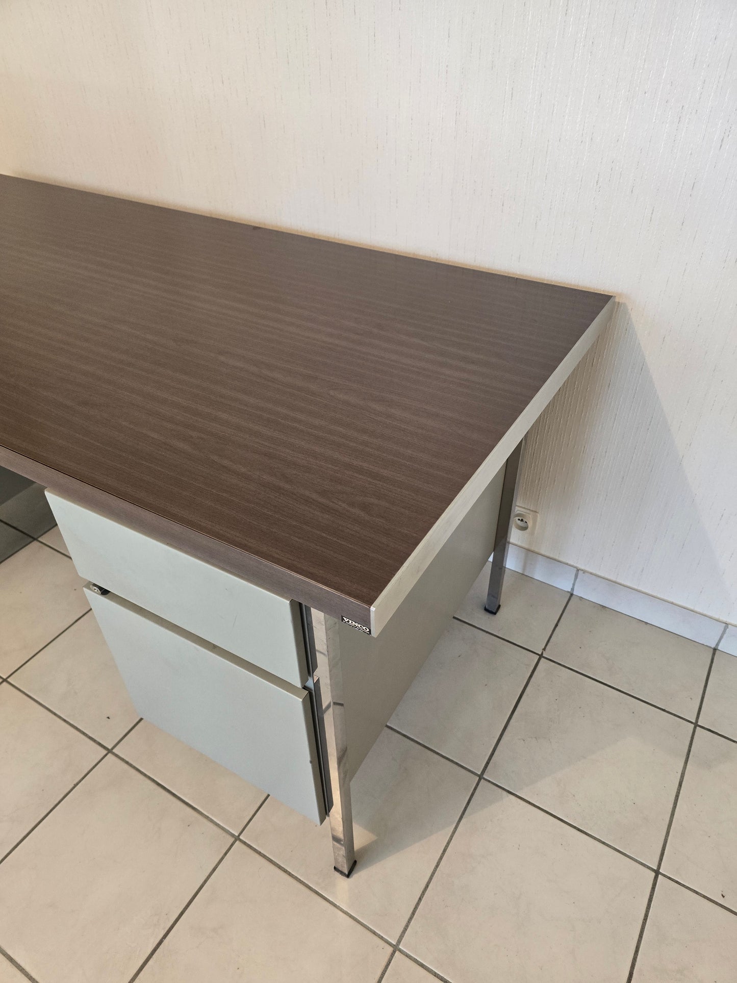Bureau vintage VINCO années 70 – métal chromé et plateau bois – 170 cm