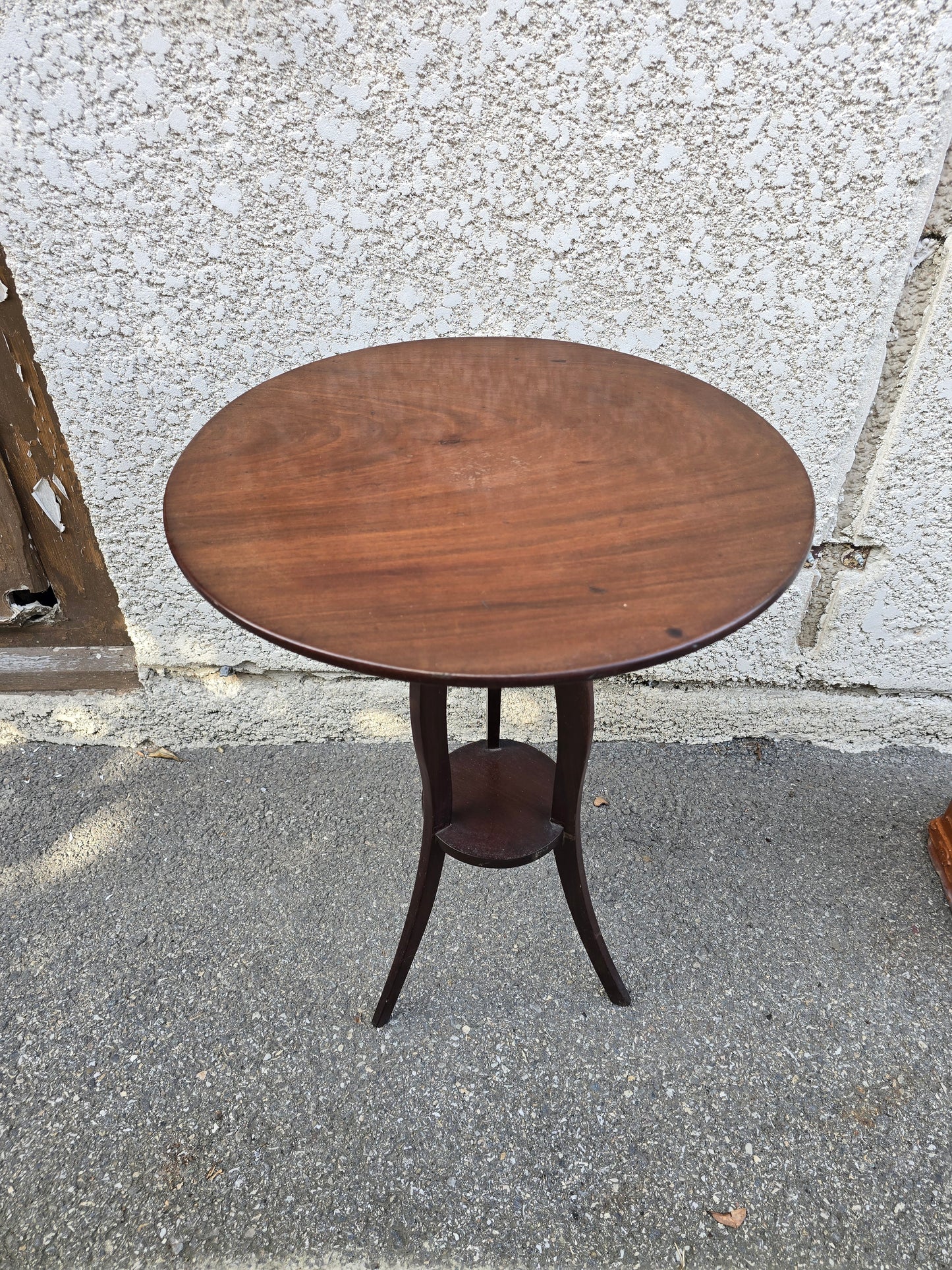 Guéridon tripode en acajou, à plateau basculant – Époque Directoire / début XIXᵉ siècle