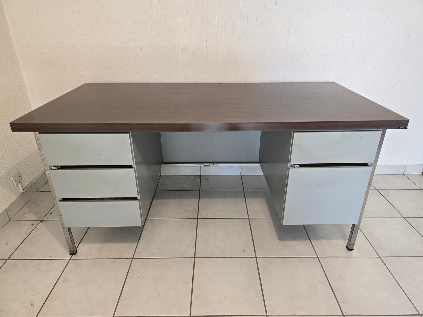 Bureau vintage VINCO années 70 – métal chromé et plateau bois – 170 cm