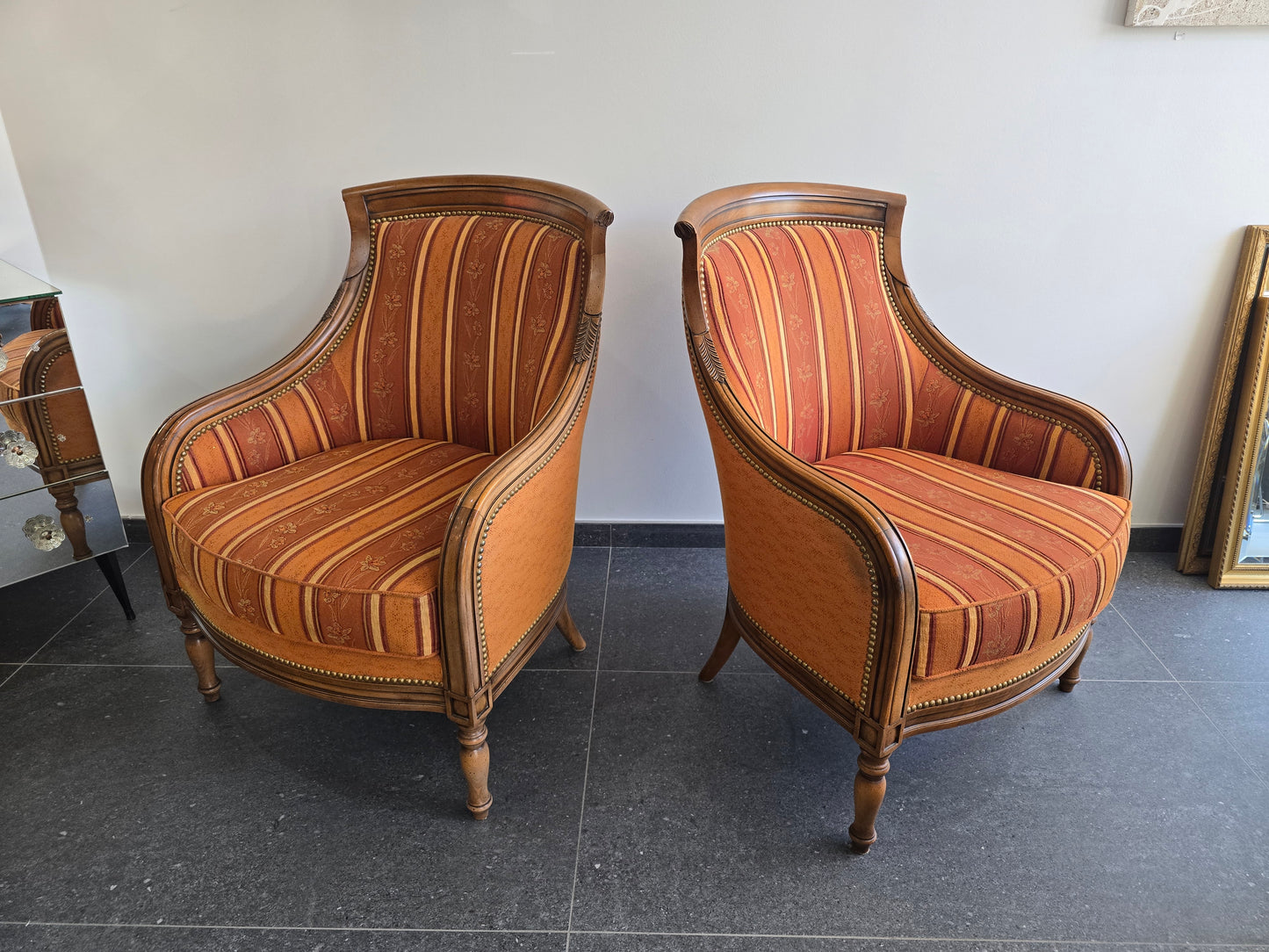 Paire de fauteuils bergères de grande qualité – Manufacture SE