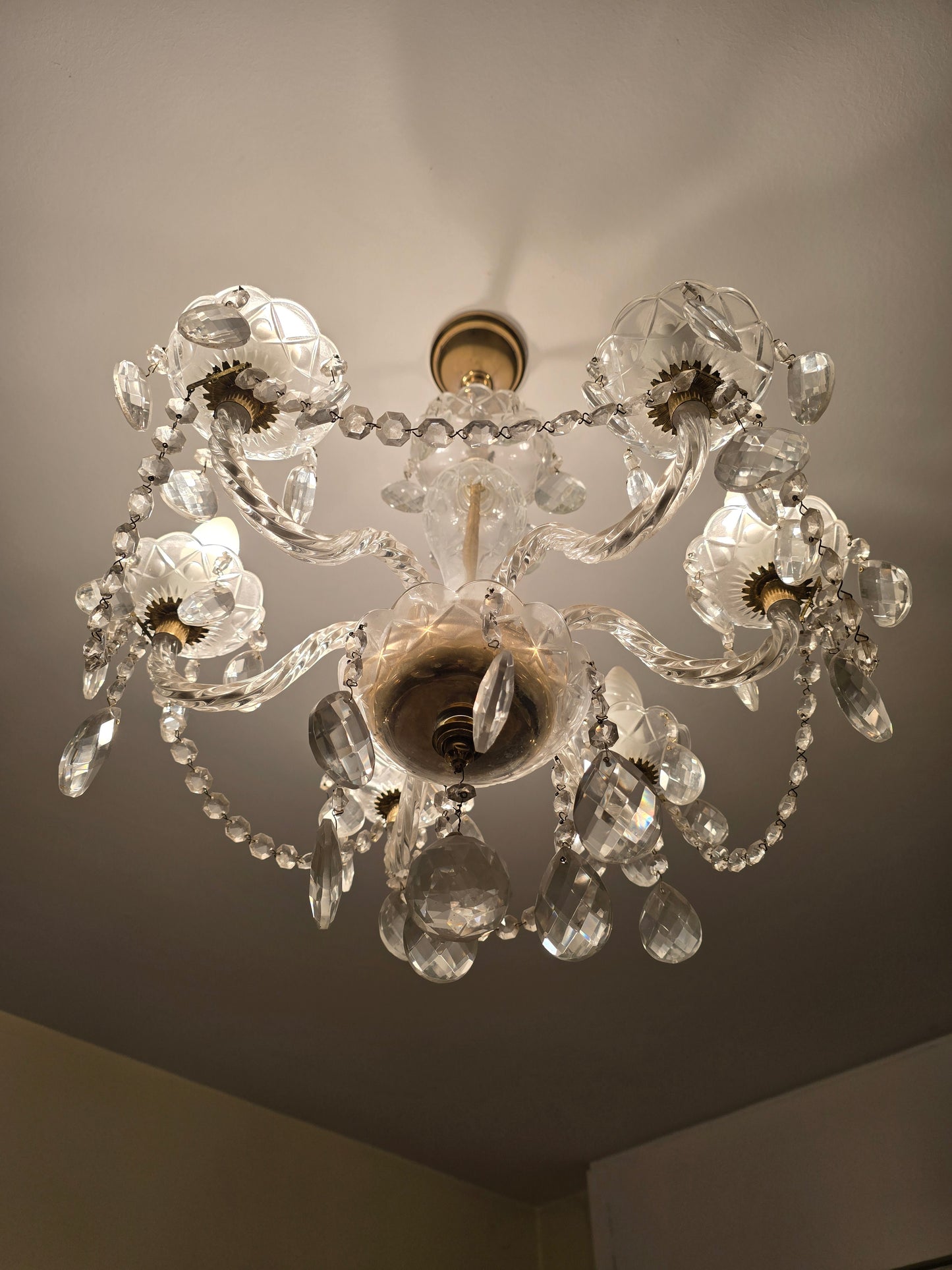 Suspension lustre ancien en verre taillé & pampilles – 6 bras