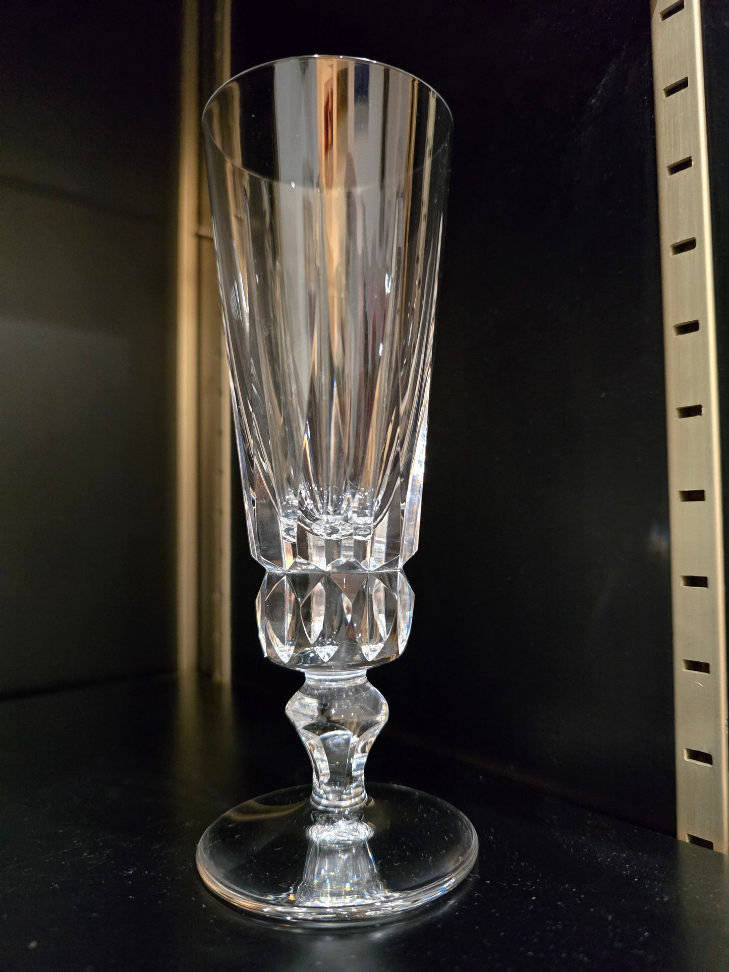 12 flûtes à champagne Saint-Louis modèle Guernesey en cristal taillé