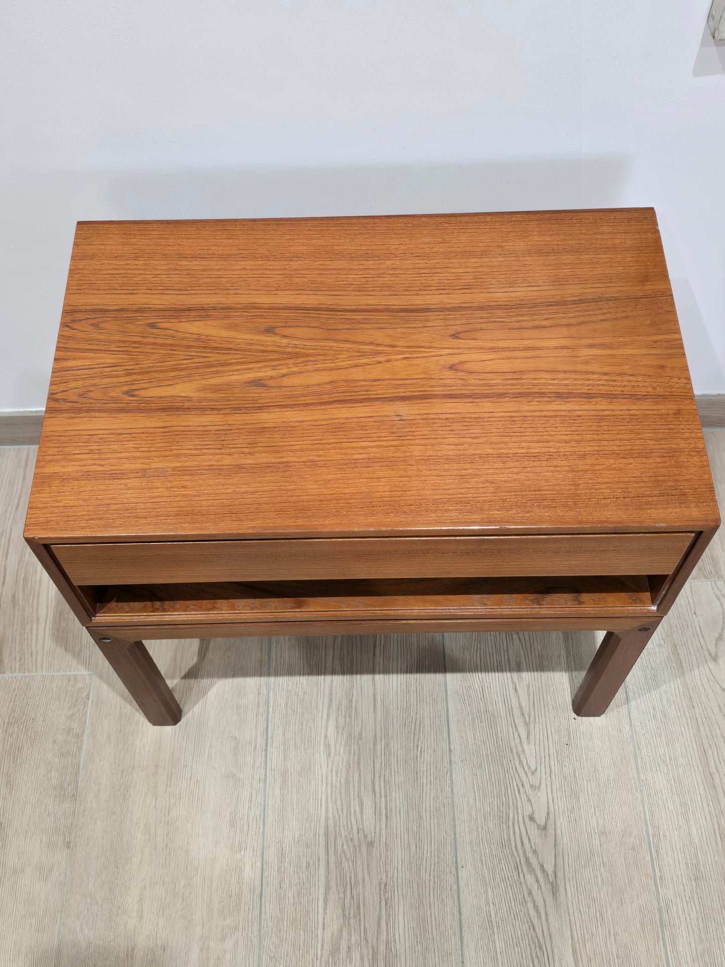 Table de chevet scandinave en teck – Made in Denmark – Années 60