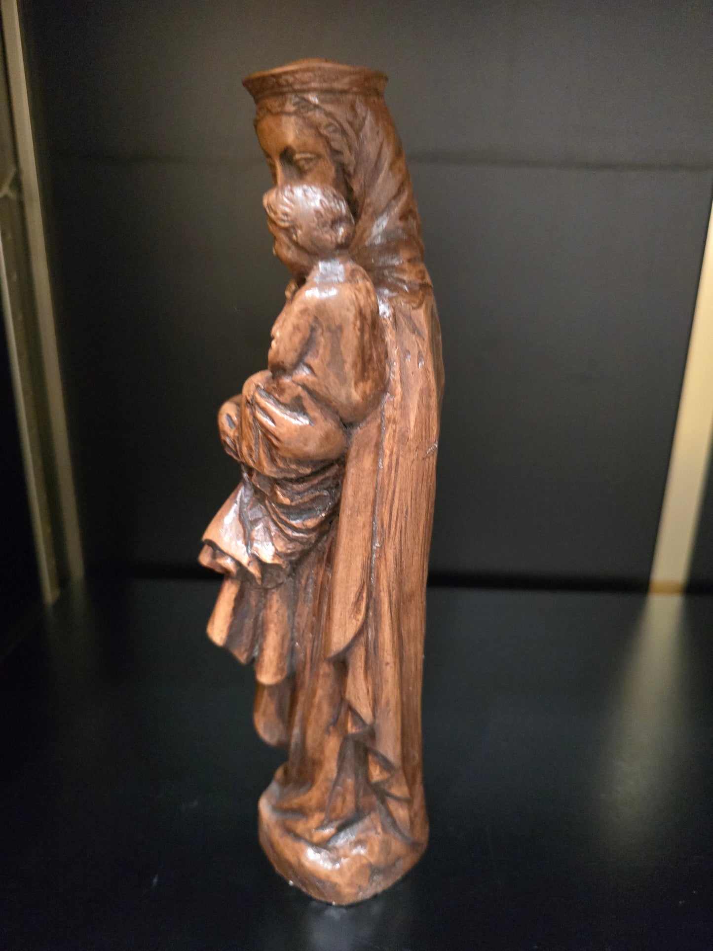 Vierge à l’Enfant en Bois Sculpté – 26 cm