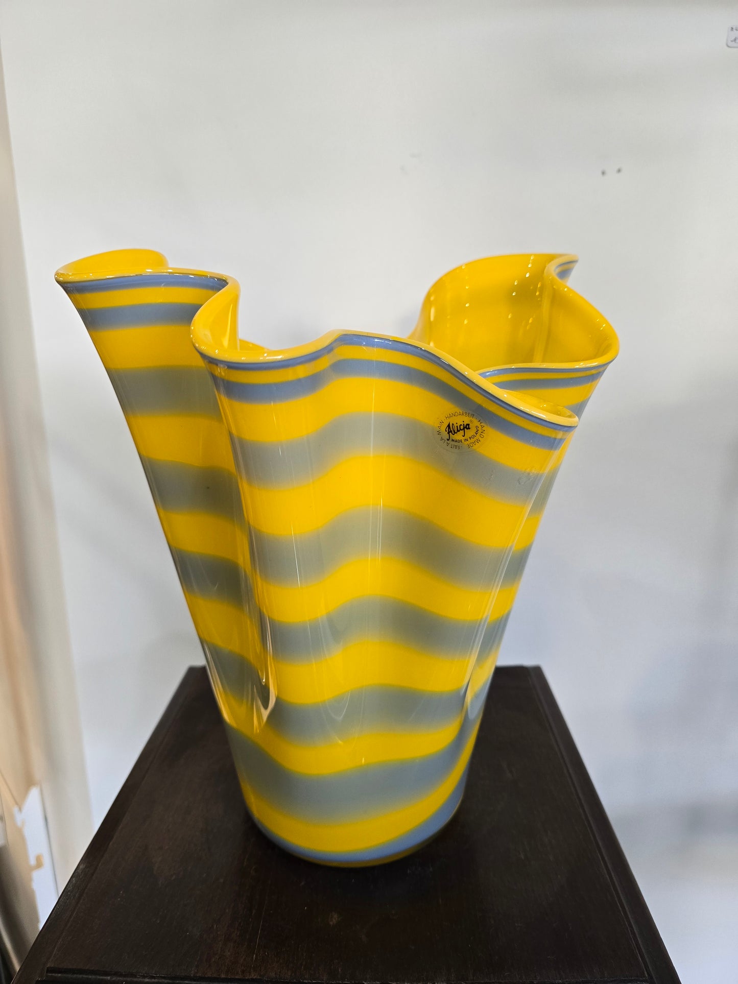 Vase en verre soufflé Alicja – Rayures jaunes & grises – Forme libre – H.31 cm