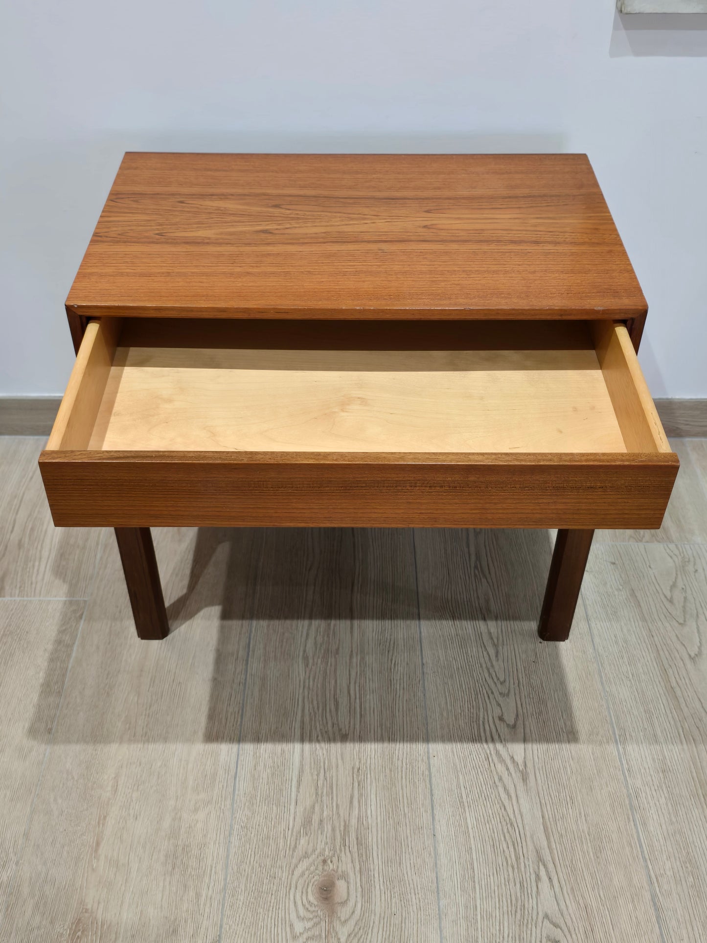 Table de chevet scandinave en teck – Made in Denmark – Années 60