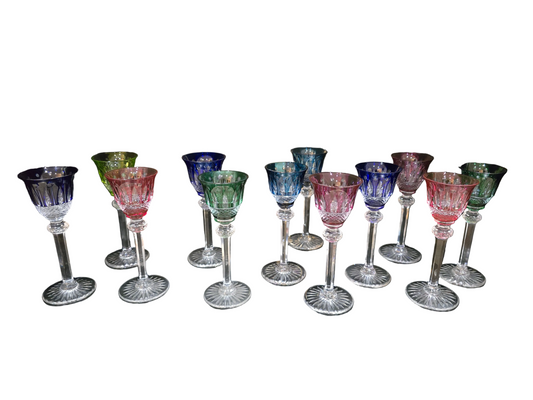 12 verres à liqueur Saint-Louis modèle Tommy en cristal de couleur