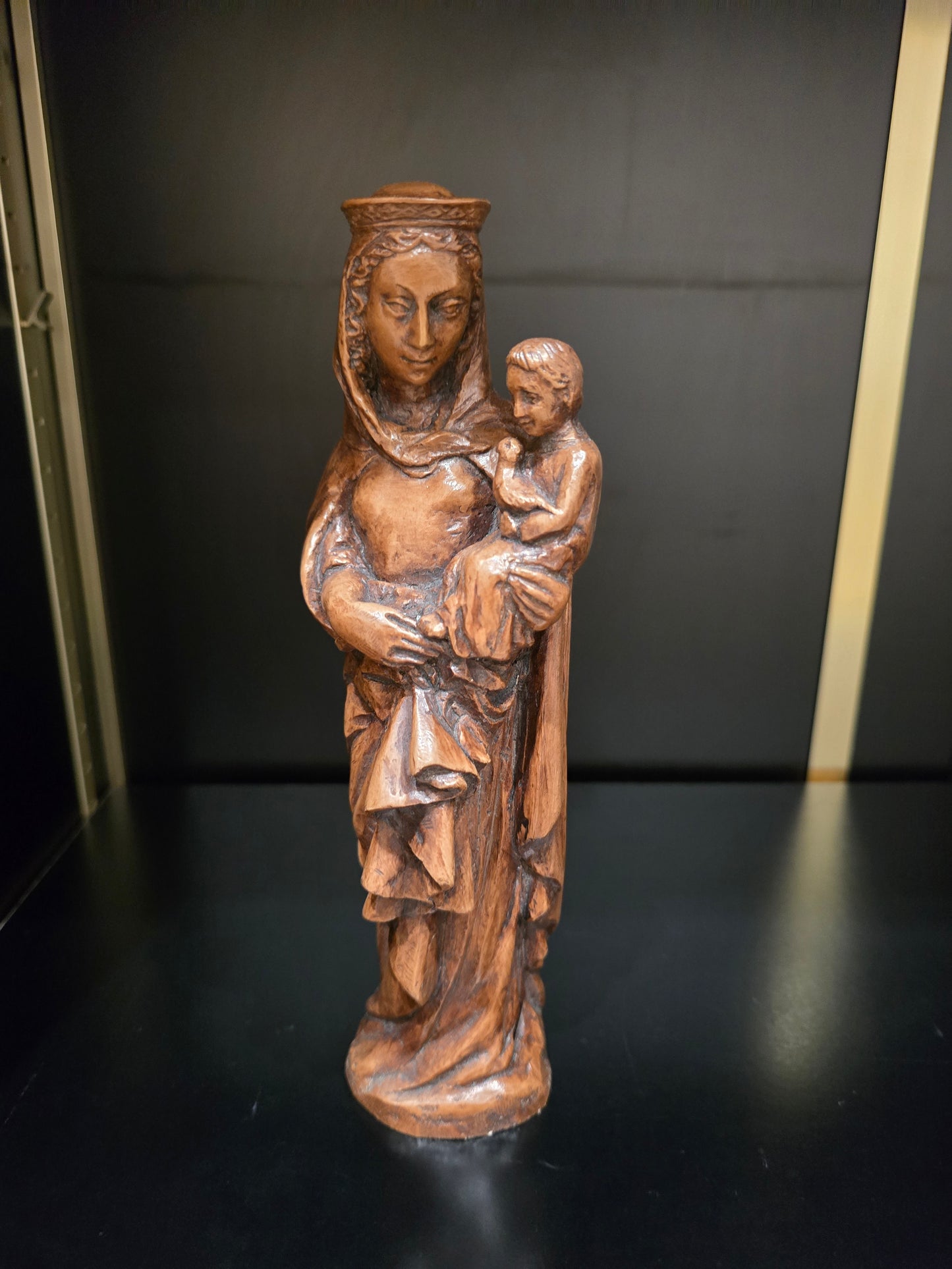 Vierge à l’Enfant en Bois Sculpté – 26 cm