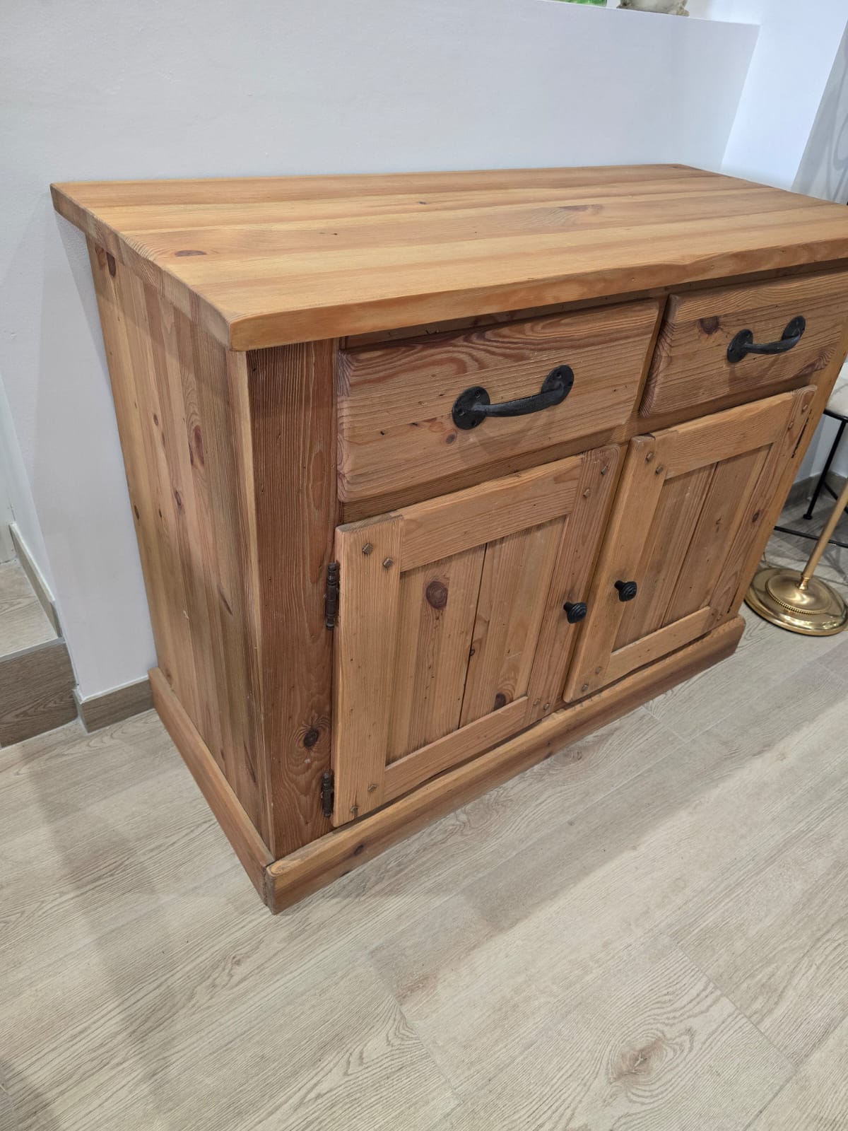 Buffet rustique en pin massif