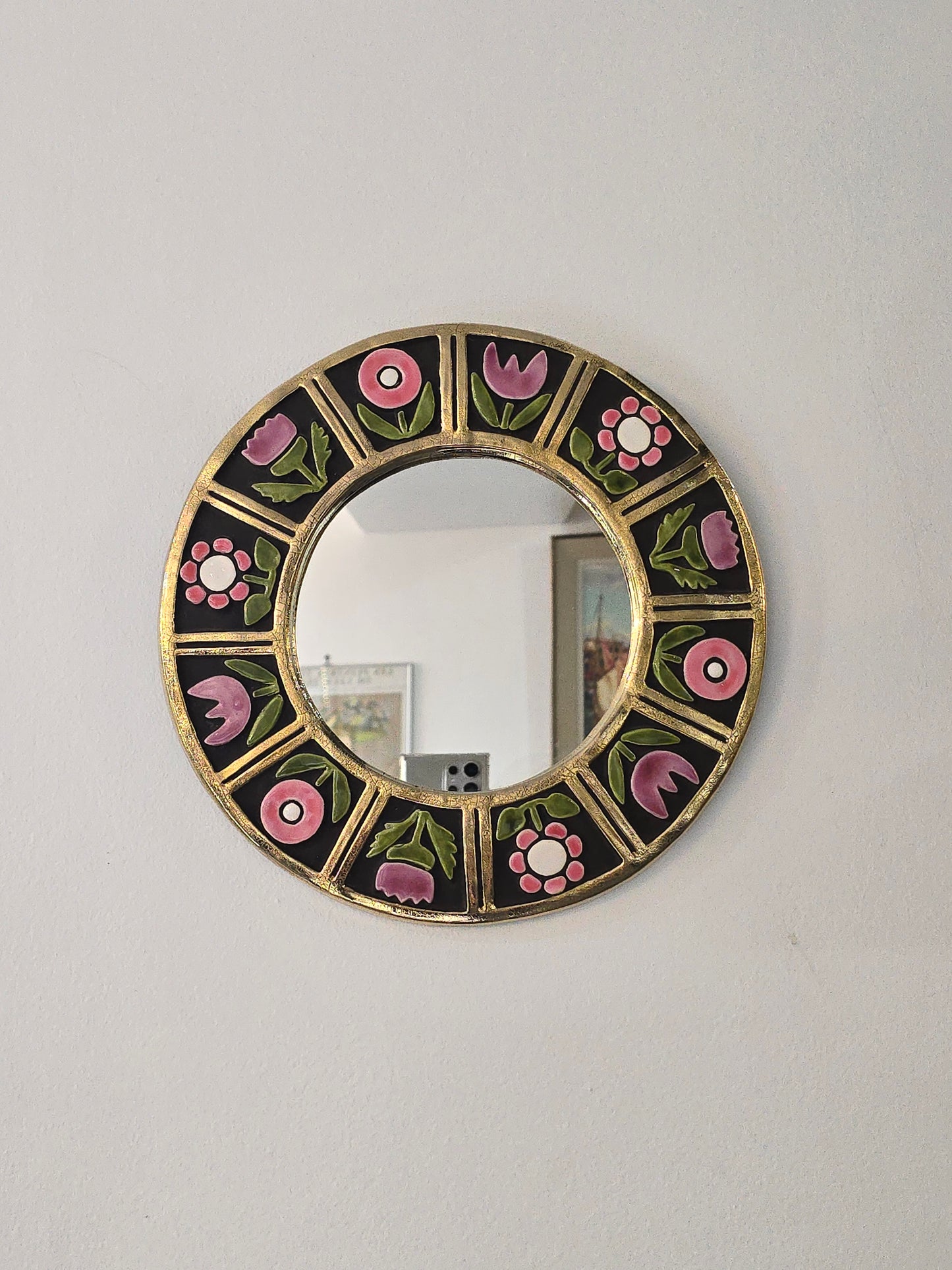 Mithé Espelt - miroir en céramique émaillée. Décor floral, années 1960