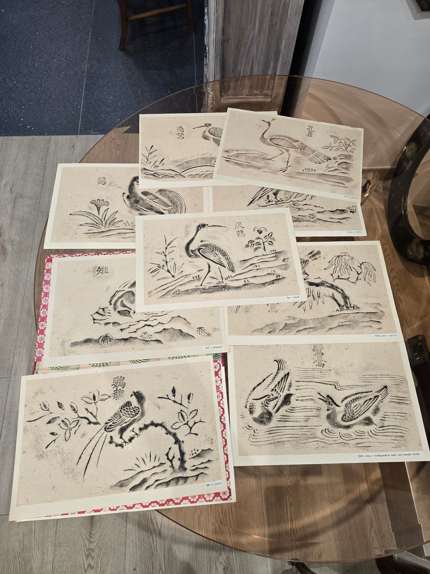Album ancien de frottages vietnamiens – Bas-reliefs des Cửu Đỉnh (Huế) – Série complète d’oiseaux – Rubbings traditionnels