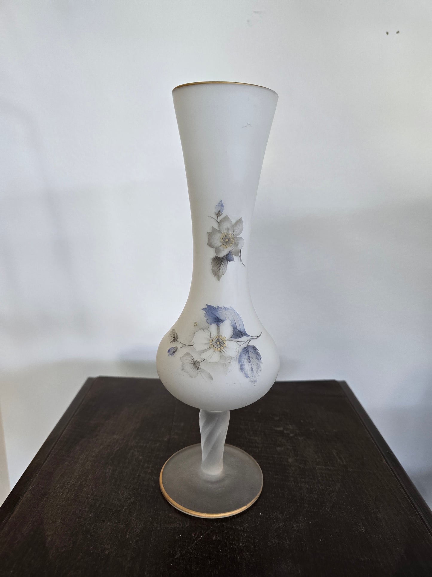 Soliflore ancien en verre dépoli décor floral bleu