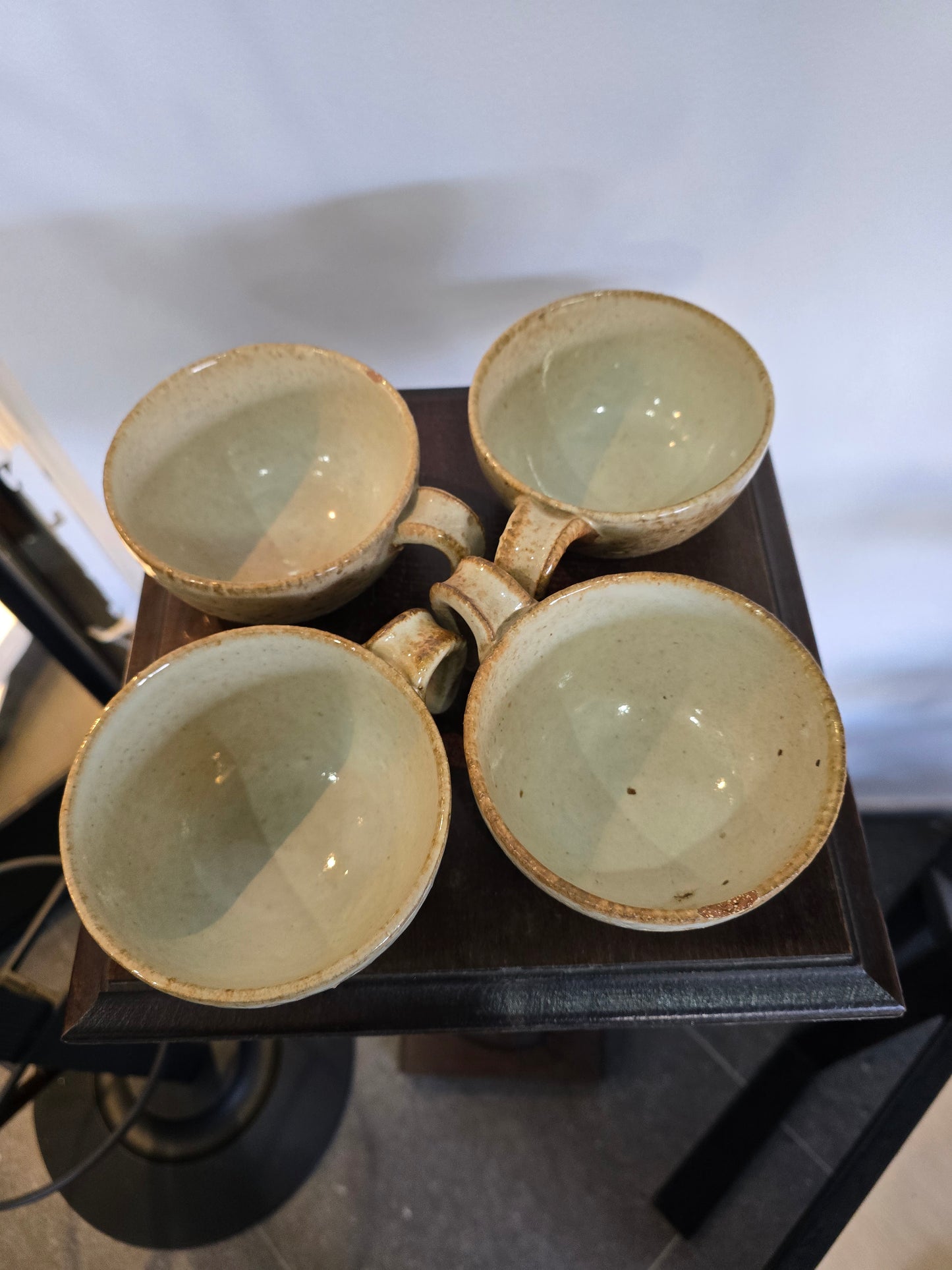 Lot de 5 tasses en grès émaillé – Travail d’artisan, signées