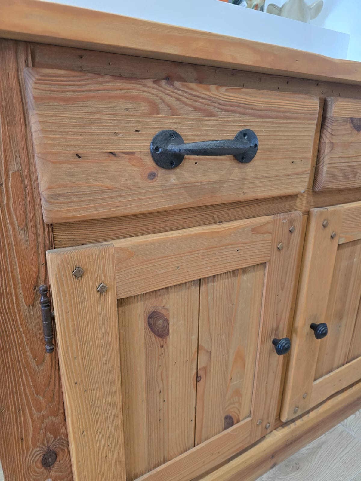 Buffet rustique en pin massif