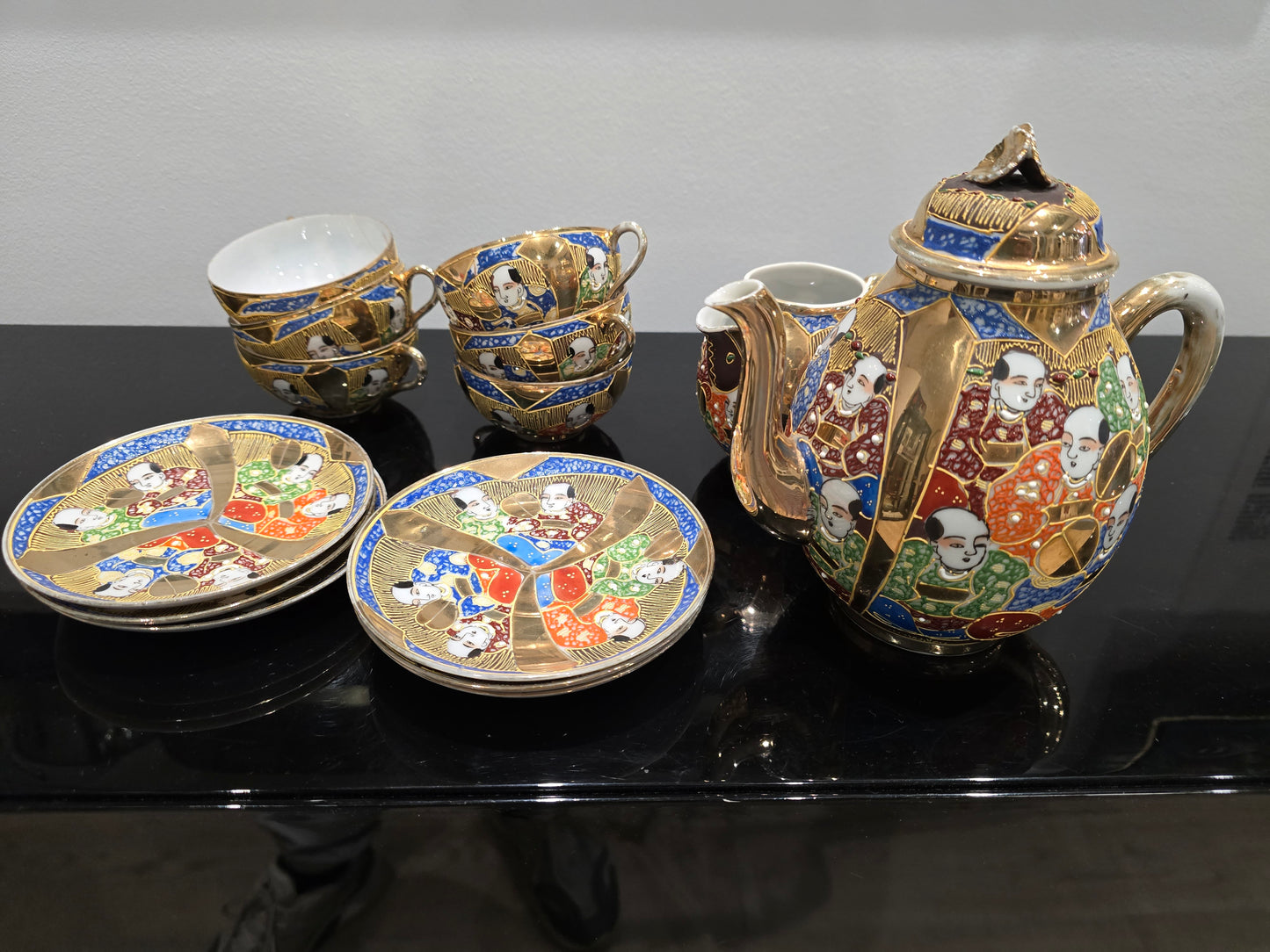 Service à thé japonais Satsuma doré – 6 tasses, soucoupes et pichets – Japon