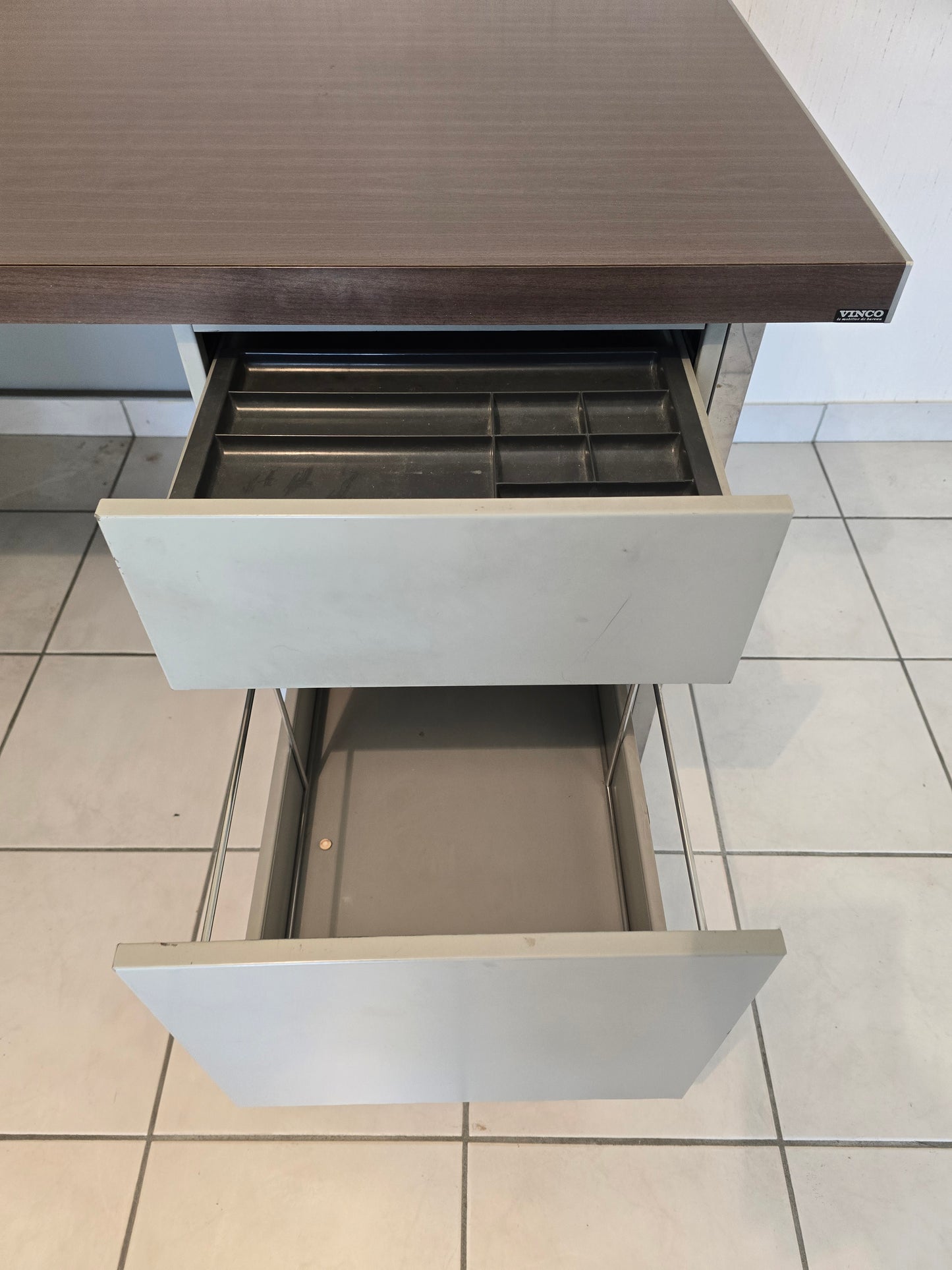 Bureau vintage VINCO années 70 – métal chromé et plateau bois – 170 cm