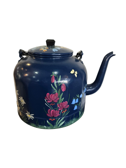 Grande bouilloire émaillée décor floral peint à la main – XXe siècle – H. 25 cm