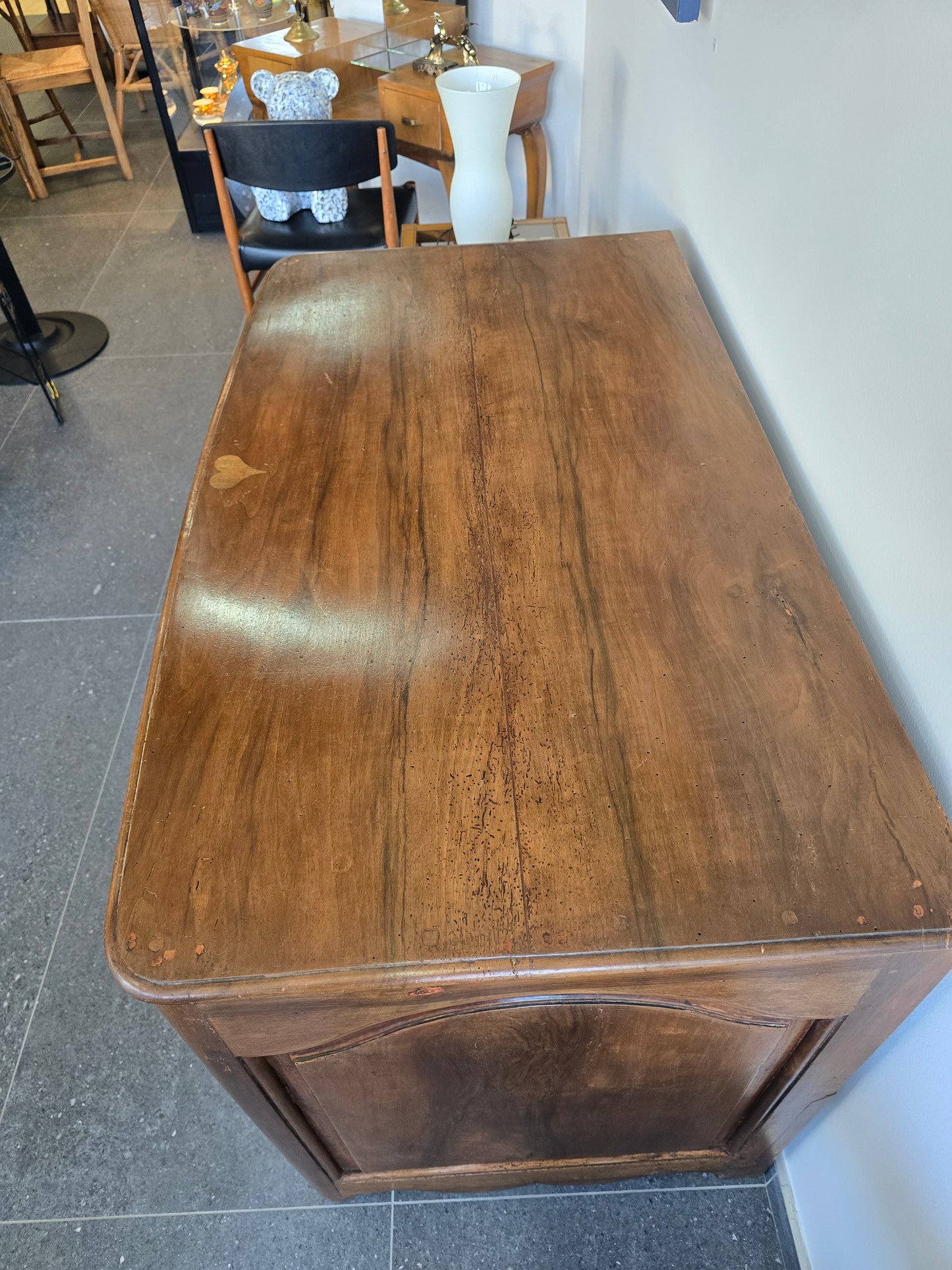 Commode provinciale en noyer massif – Époque Louis XIV / Régence – Début XVIIIᵉ siècle