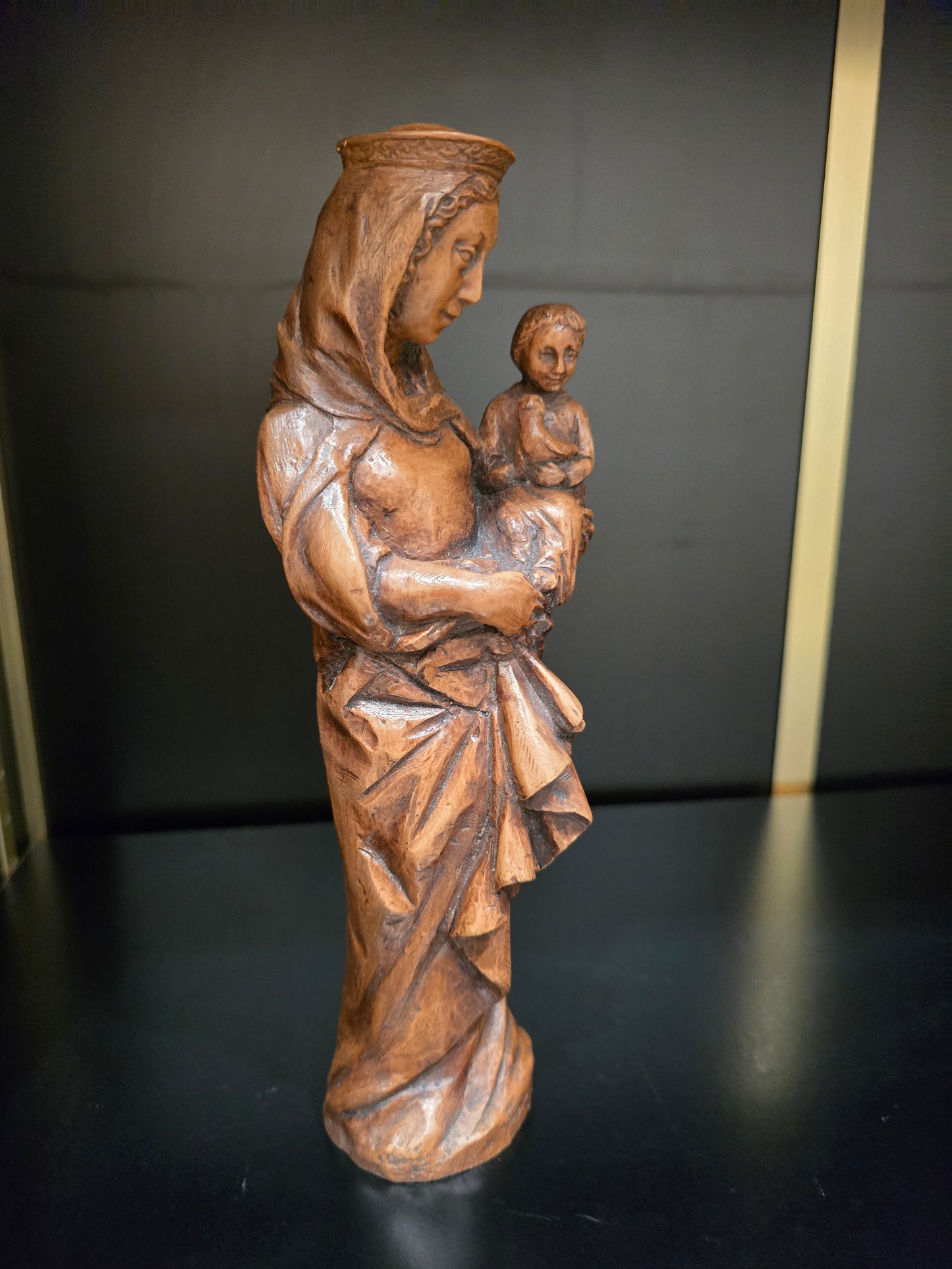 Vierge à l’Enfant en Bois Sculpté – 26 cm