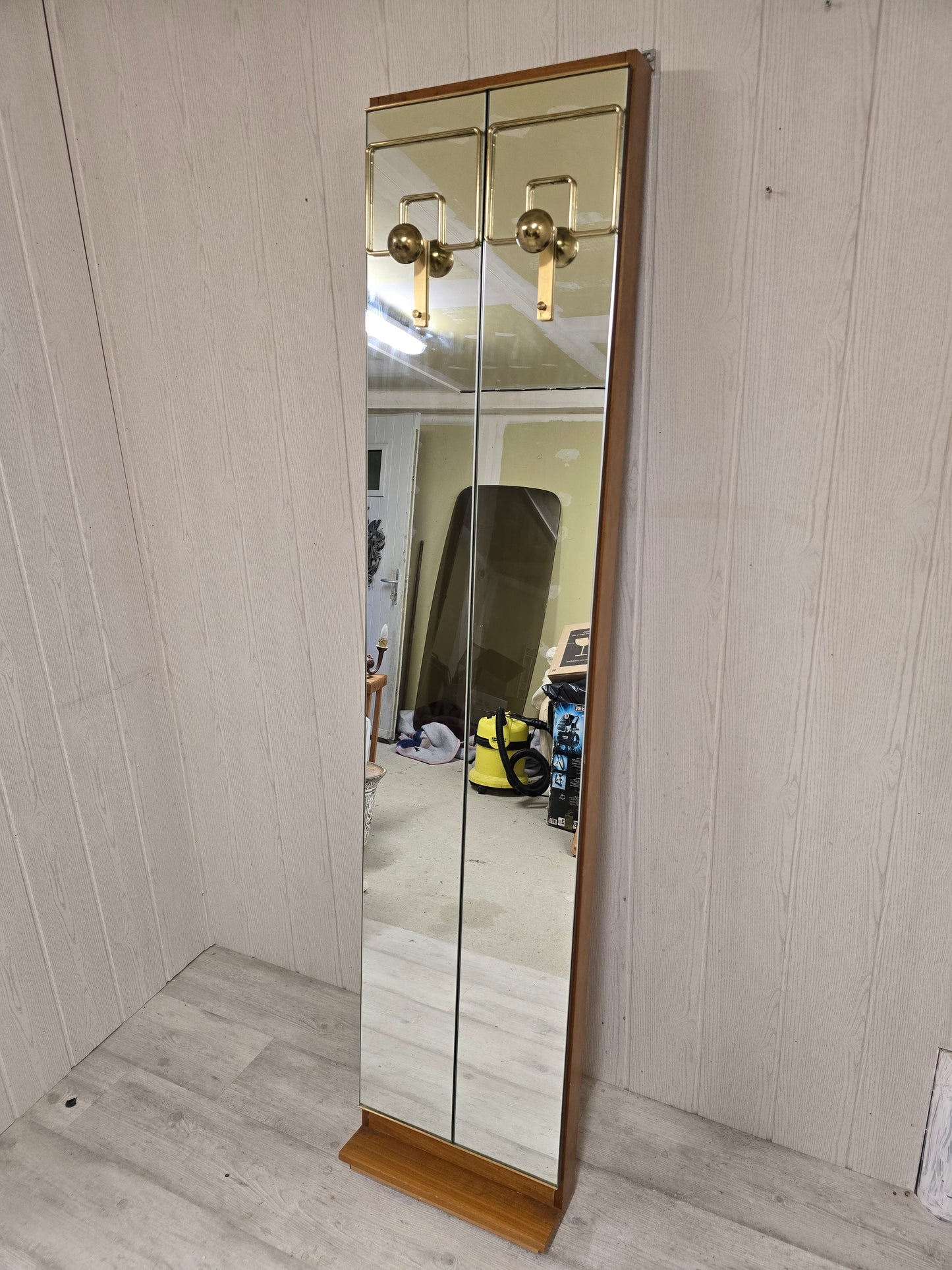 Porte-manteau mural miroir vintage – Laiton & bois – Années 1970