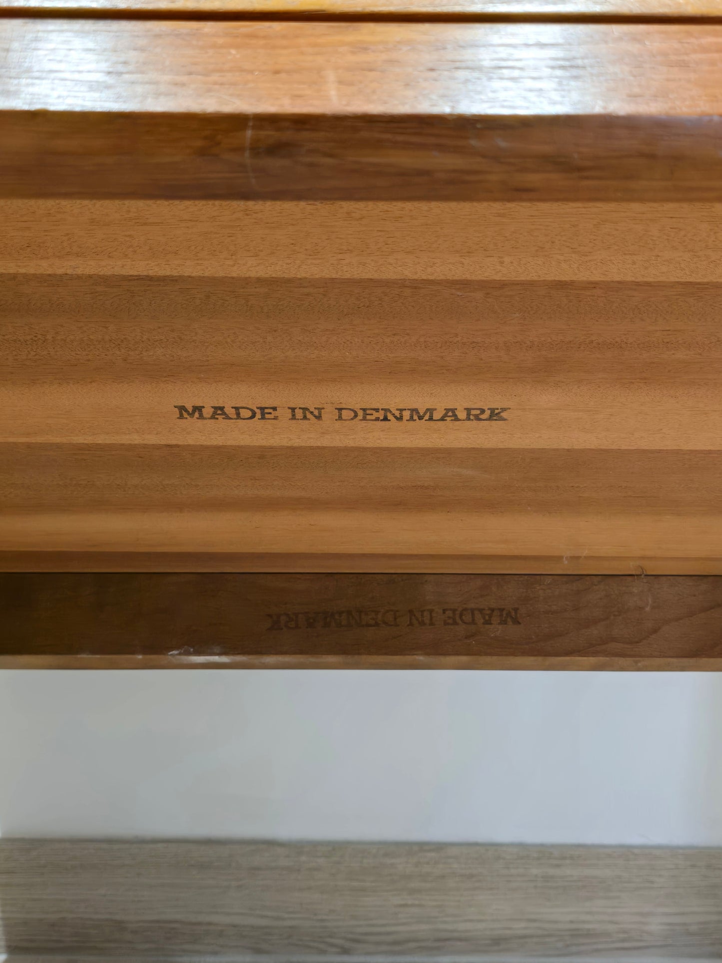 Table de chevet scandinave en teck – Made in Denmark – Années 60