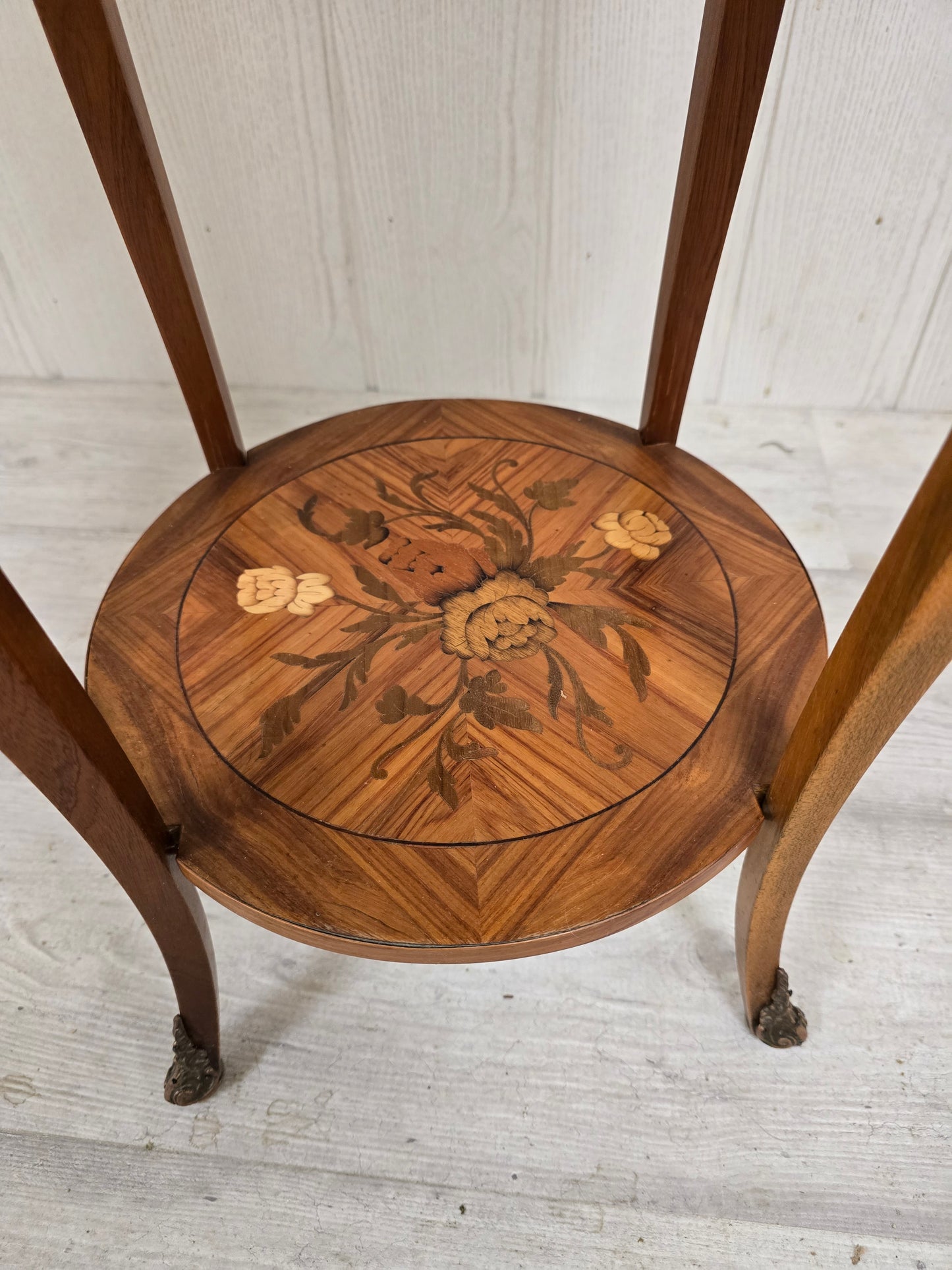 Guéridon marqueté à trois tiroirs – Style Louis XV – Bronze & plateau ajouré