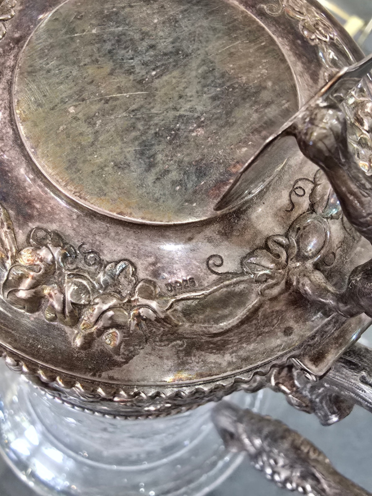 Importante carafe à vin en cristal taillé et argent massif 925/1000, maison Topázio