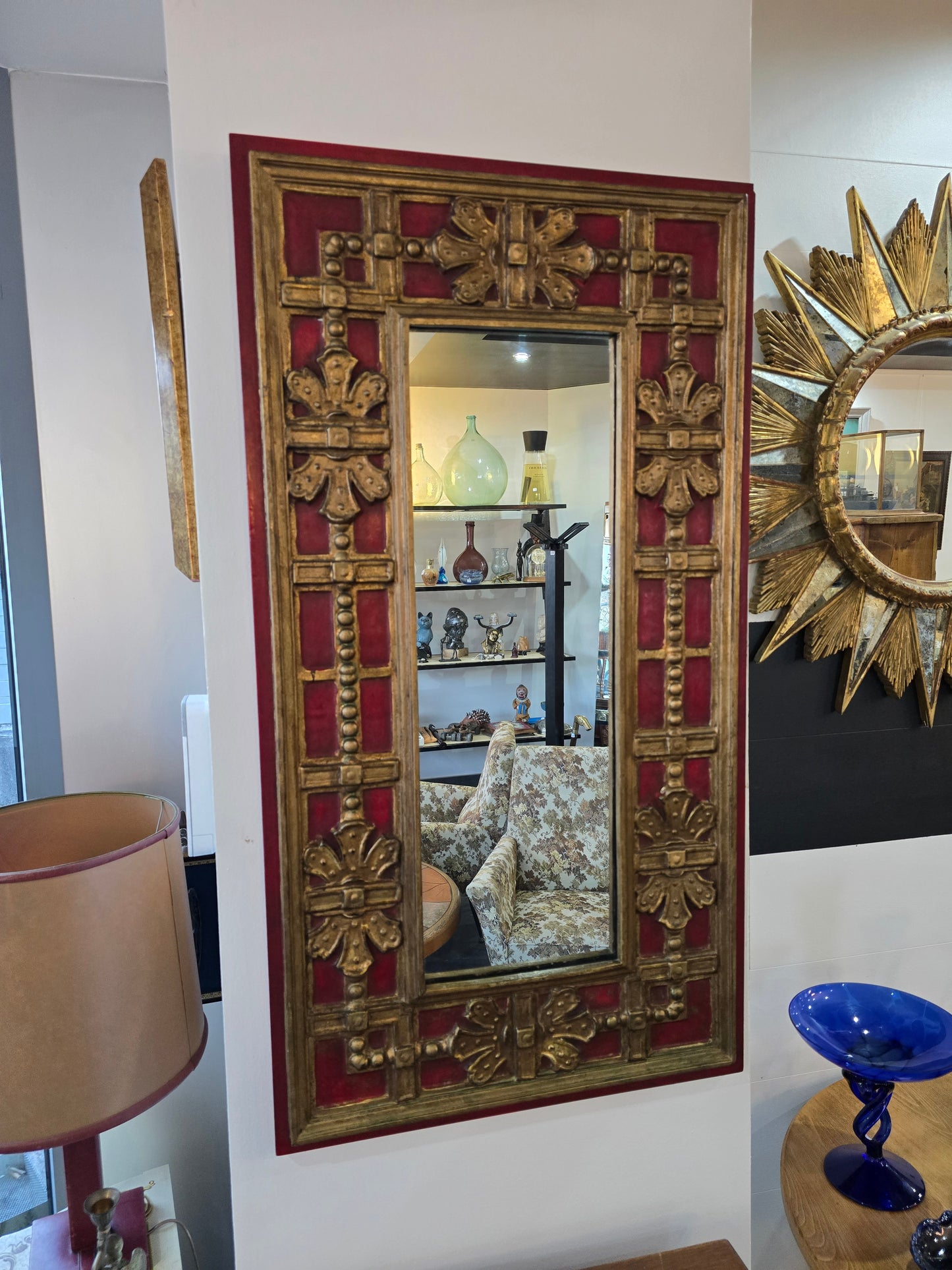 miroir mural Palladio, Italie, 1970 – Décor rouge et dorure patinée