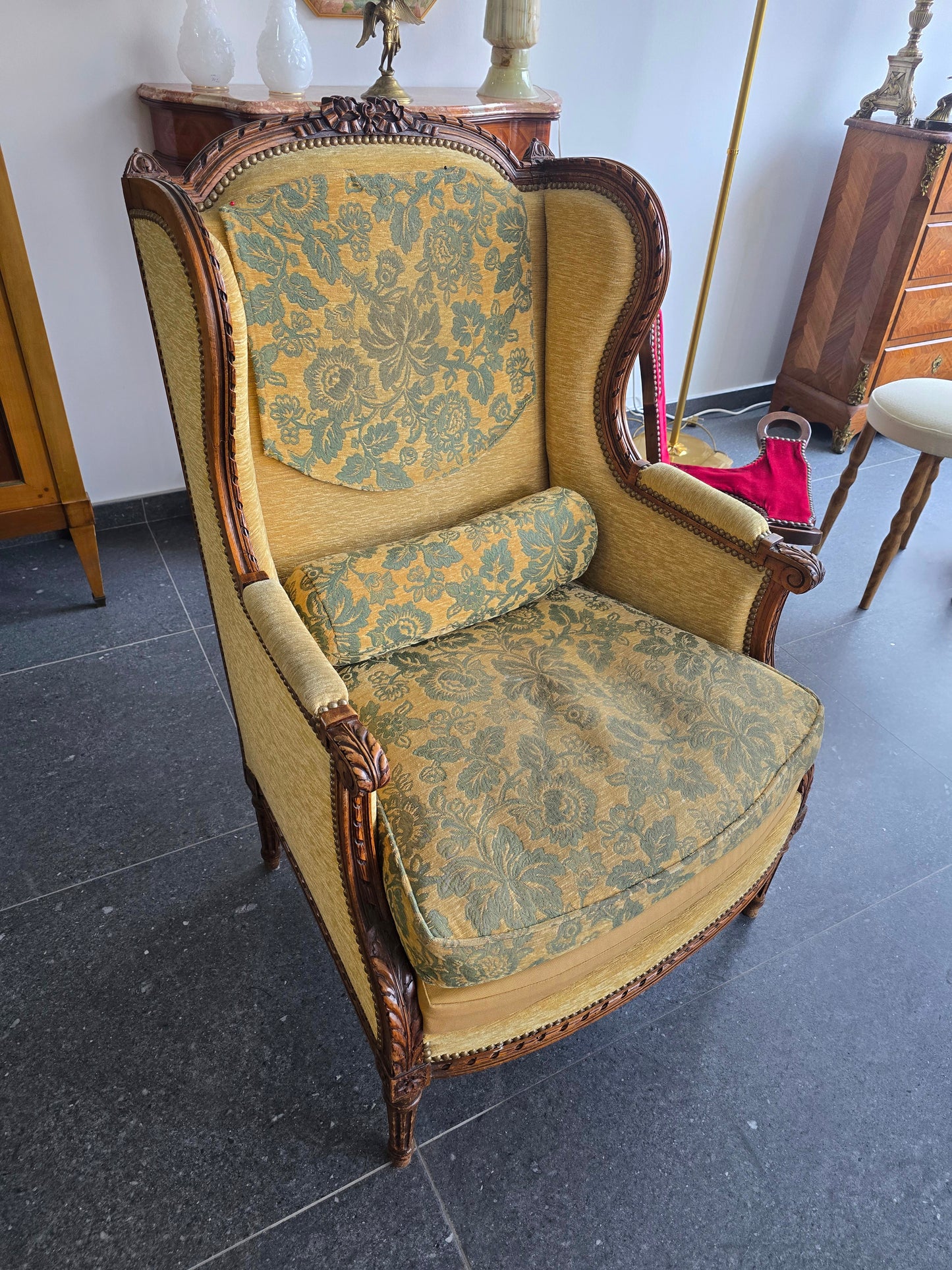 fauteuils bergères Louis XVI – paire dépareillées – XIXe / début XXe