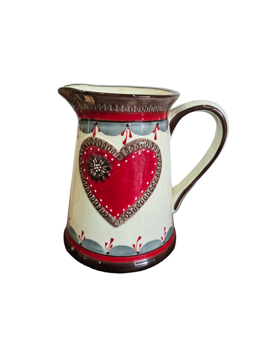 Pichet en céramique décor cœur – Terres et Couleurs – Fait main – H. 17 cm