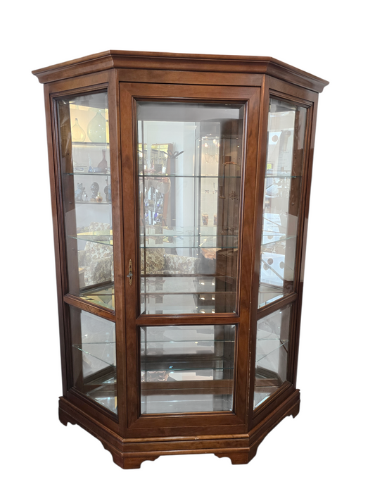 Vitrine hexagonale vintage en bois et verre – éclairé-Style classique. Collection