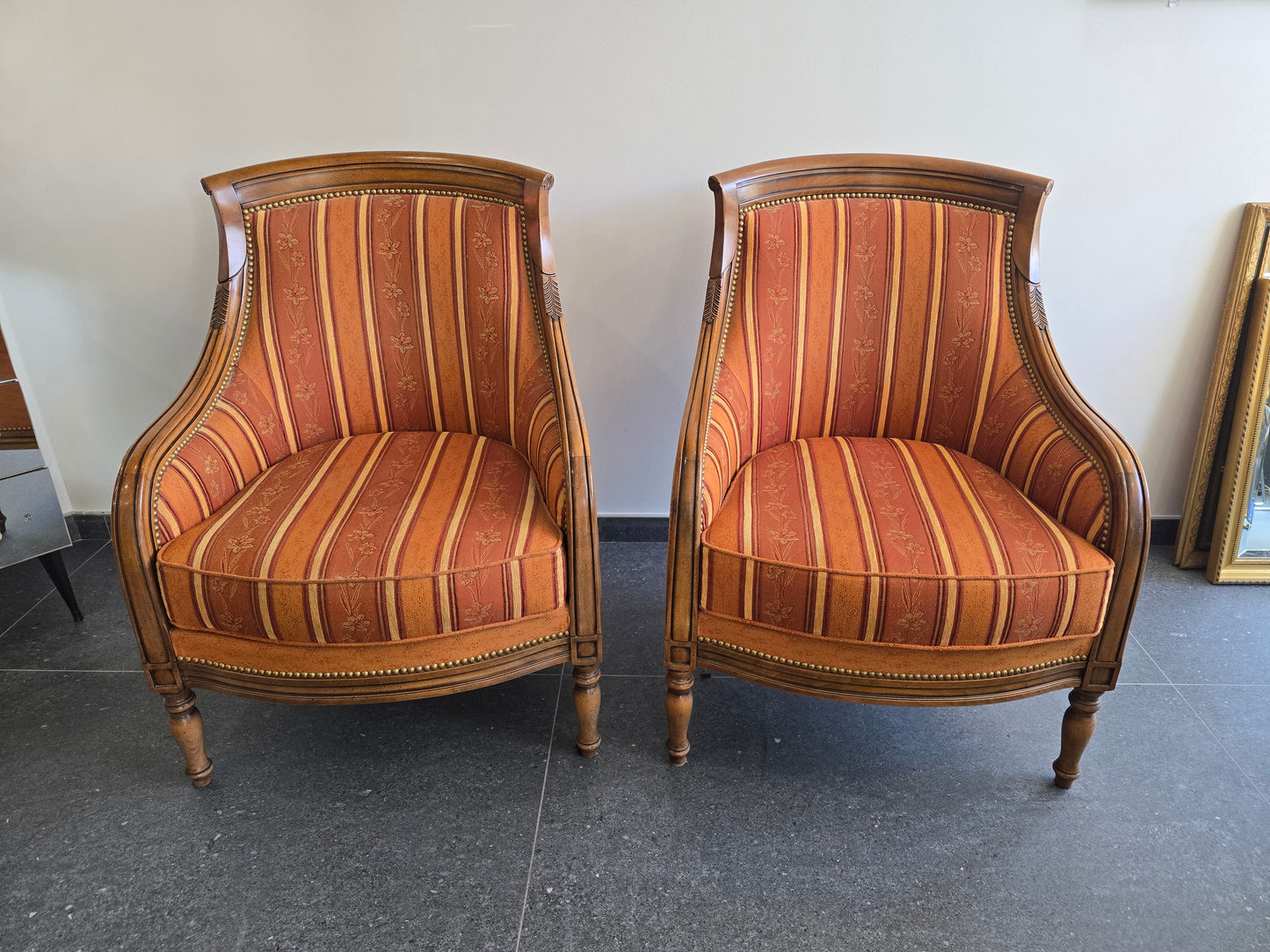 Paire de fauteuils bergères de grande qualité – Manufacture SE