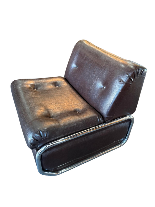 Fauteuil convertible BEKA-FRANCE en similicuir brun – Structure chromée – Années 1970