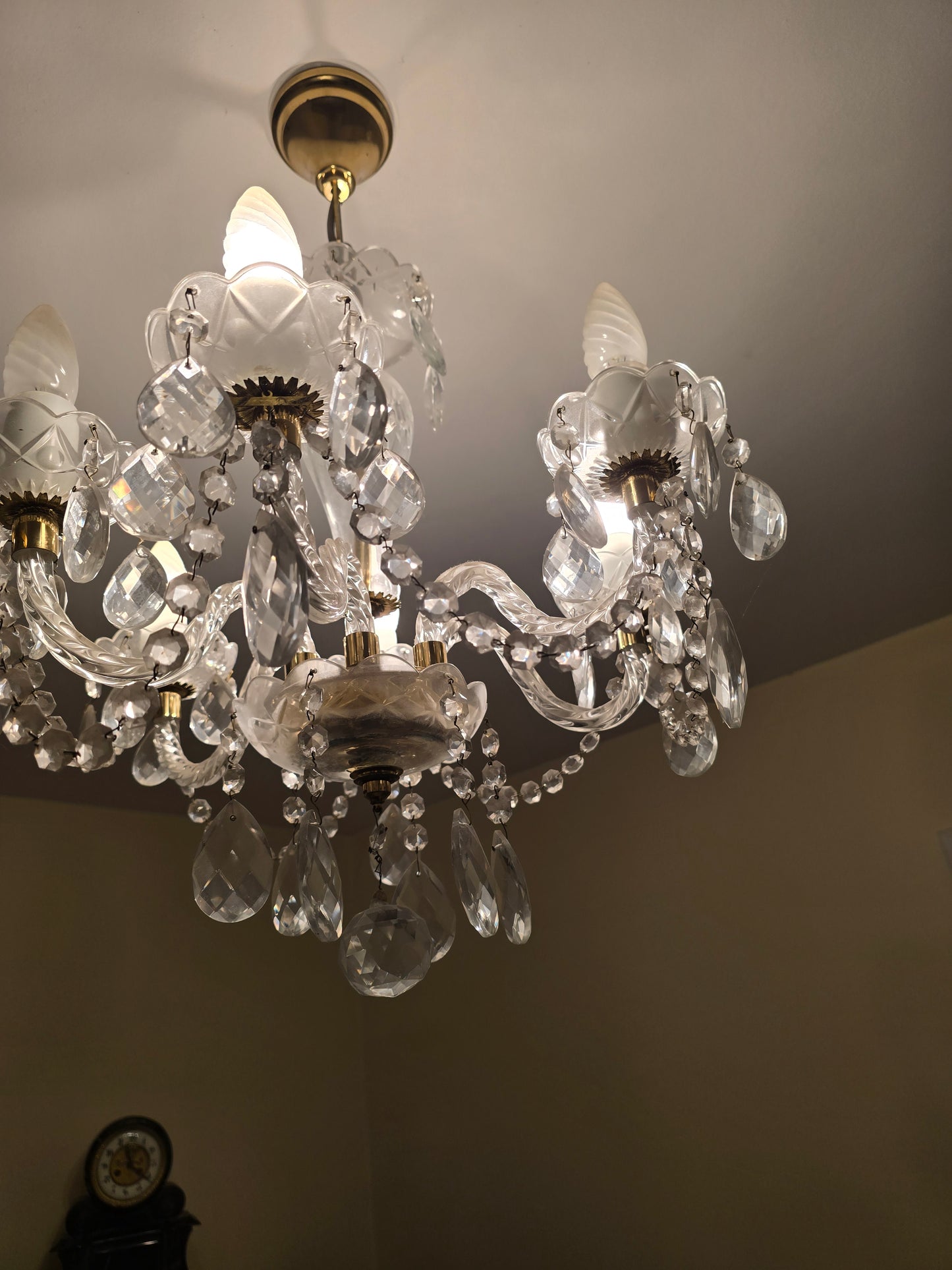 Suspension lustre ancien en verre taillé & pampilles – 6 bras