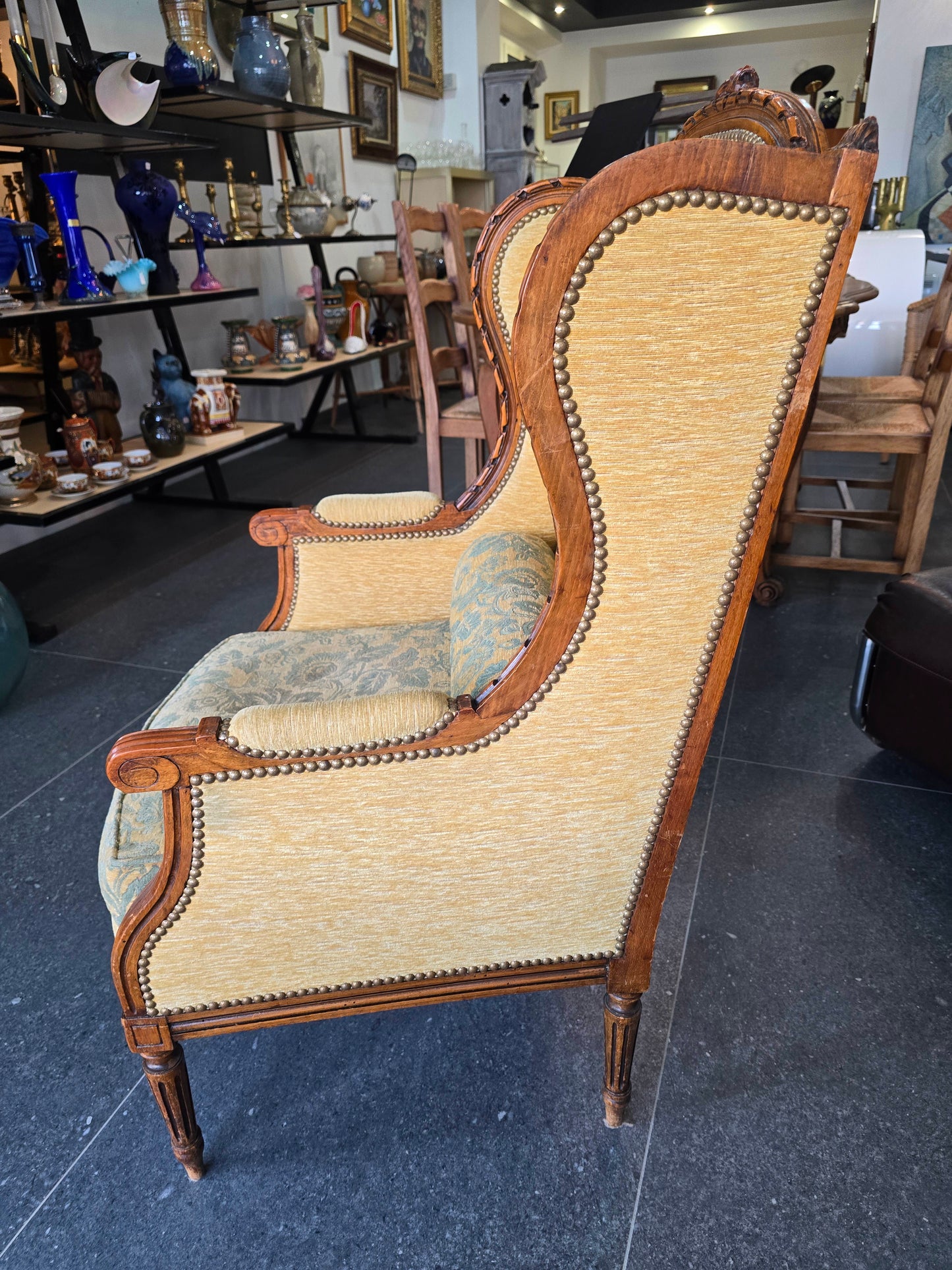 fauteuils bergères Louis XVI – paire dépareillées – XIXe / début XXe