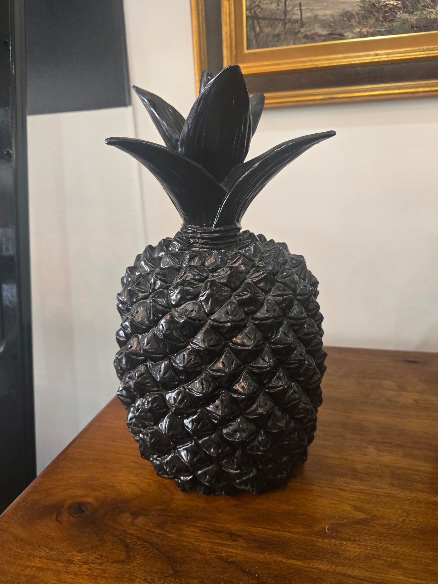 Ananas décoratif noir brillant en résine – objet déco exotique chic