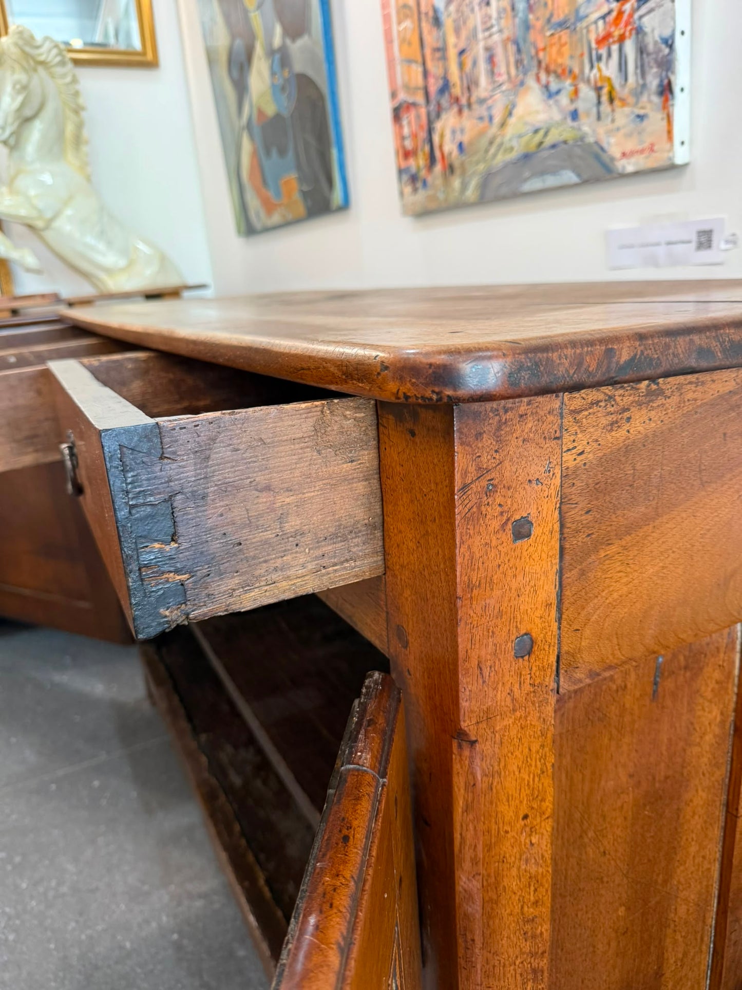 Buffet ancien XIXe siècle en noyer – 3 tiroirs