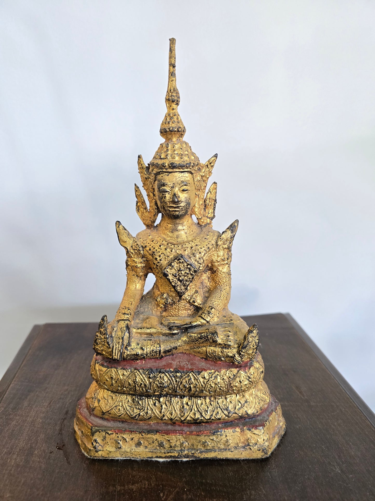 Statue en bronze doré – Divinité assise – Style khmer - bouddha