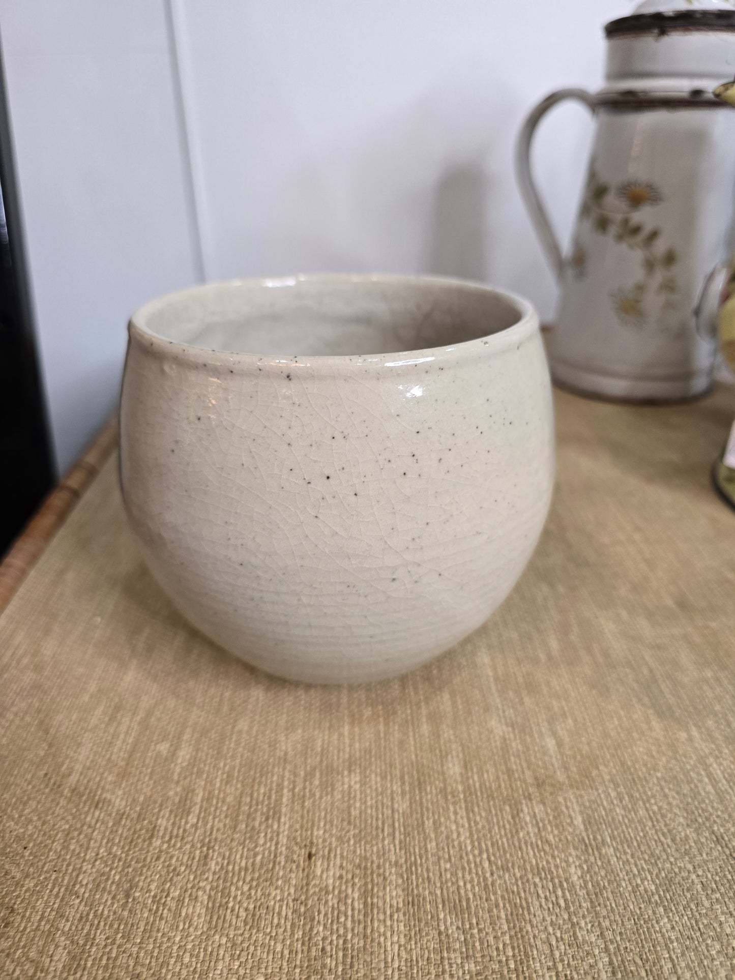 Bol en grès émaillé clair – Pièce artisanale